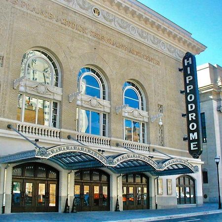Lux House Of Champagne 2Br 2Ba Free Parking & Wifi Appartement Baltimore Buitenkant foto