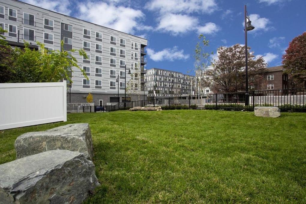Lux House Of Champagne 2Br 2Ba Free Parking & Wifi Appartement Baltimore Buitenkant foto