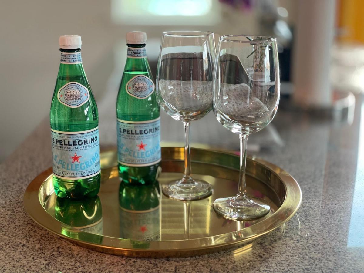 Lux House Of Champagne 2Br 2Ba Free Parking & Wifi Appartement Baltimore Buitenkant foto